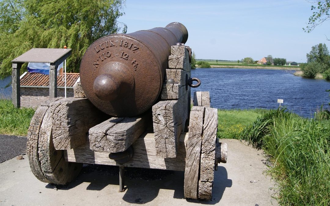 Dinas Damkar Sumedang Bersihkan Material Longsor di Jembatan